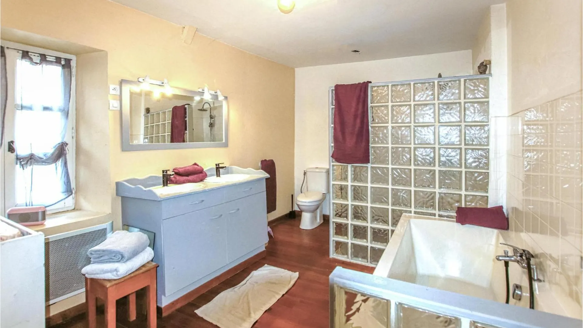 Gorgeous Home In Barnas